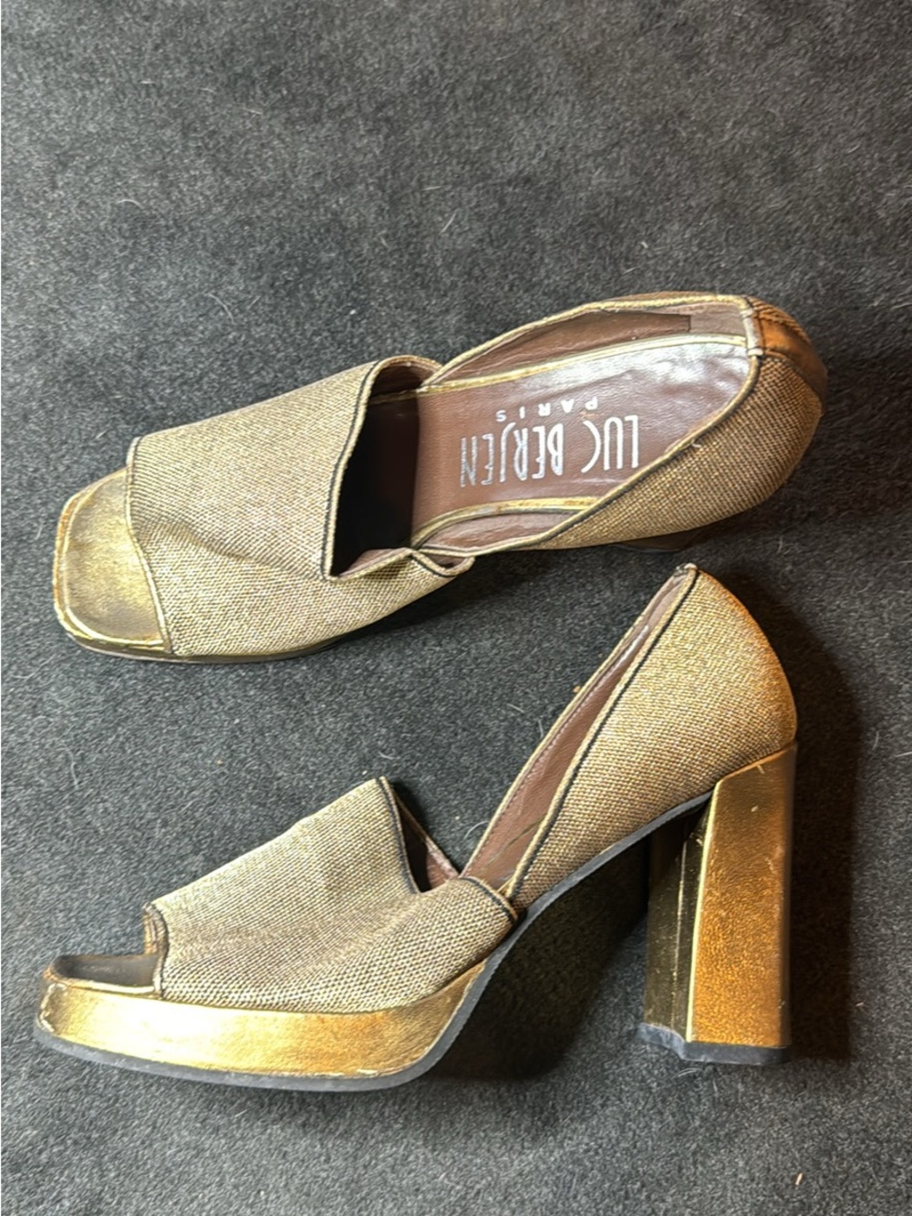 8 pairs of Shoes - Picture 3 of 7